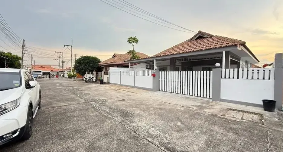 For sale 4 bedrooms house in East Pattaya, Pattaya