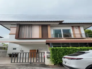 Casa en alquiler de 3 habitaciones en Bang Lamung, Chonburi