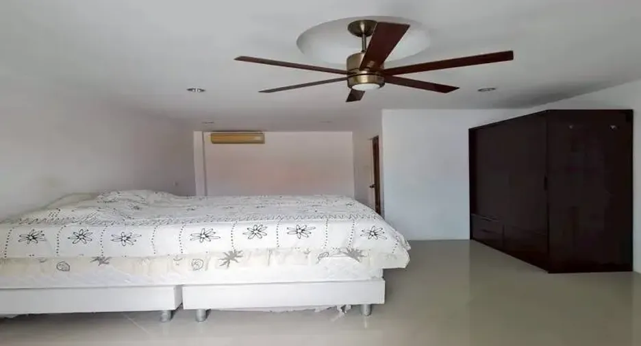 For sale 8 bedrooms apartment in Sattahip, Chonburi