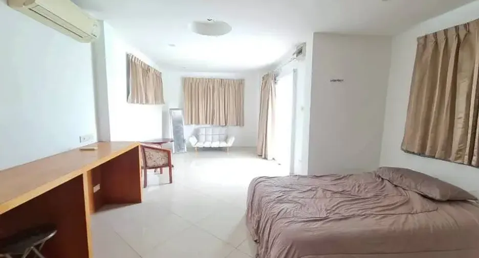 For sale 8 bedrooms apartment in Sattahip, Chonburi