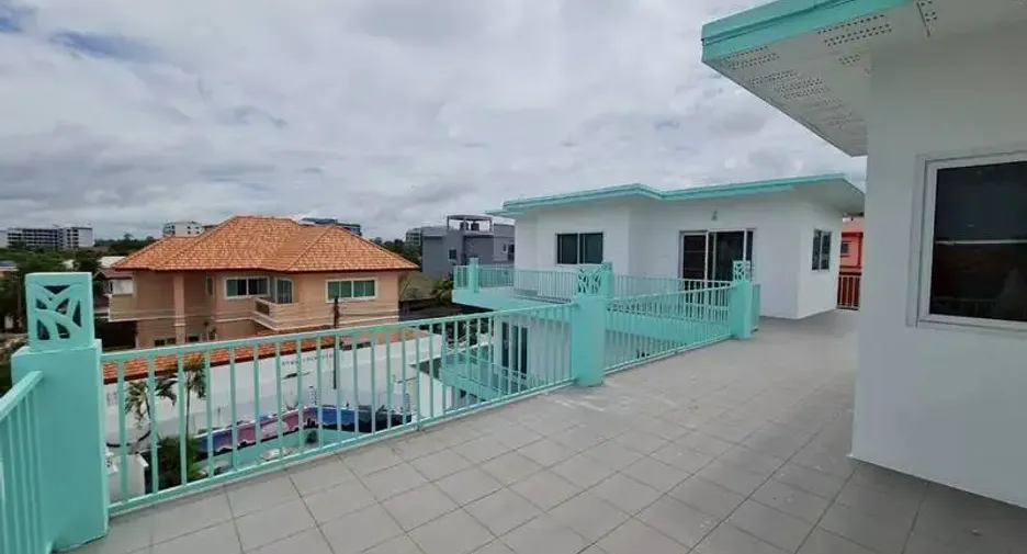 For sale 8 bedrooms apartment in Sattahip, Chonburi