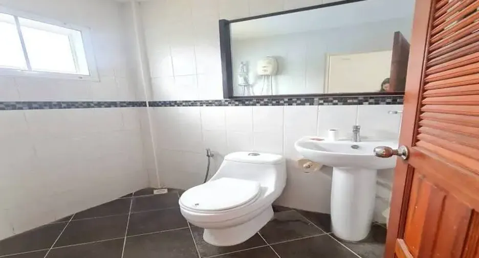For sale 8 bedrooms apartment in Sattahip, Chonburi