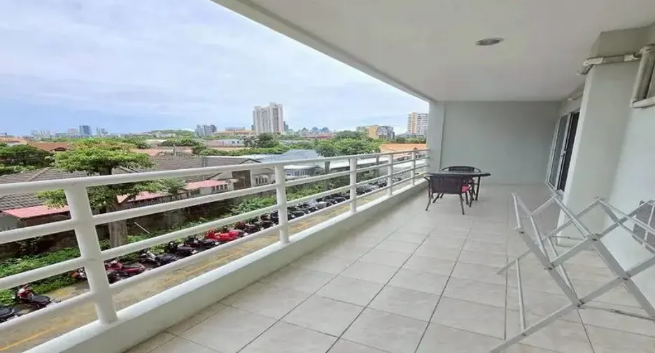 For sale studio condo in Pratumnak, Pattaya