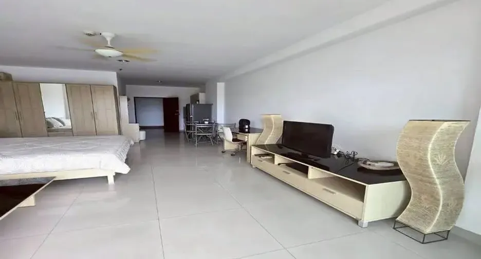 For sale studio condo in Pratumnak, Pattaya
