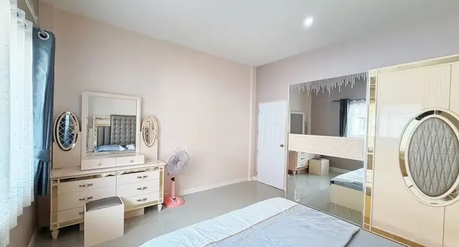 For sale 3 bedrooms house in East Pattaya, Pattaya