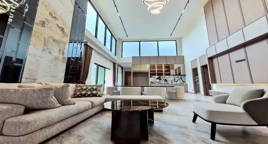 À vendre 4 chambres villa à East Pattaya, Pattaya
