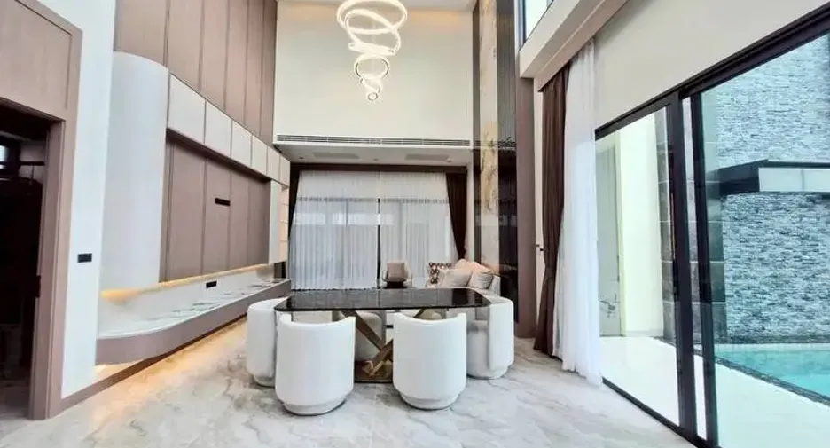 À vendre 4 chambres villa à East Pattaya, Pattaya