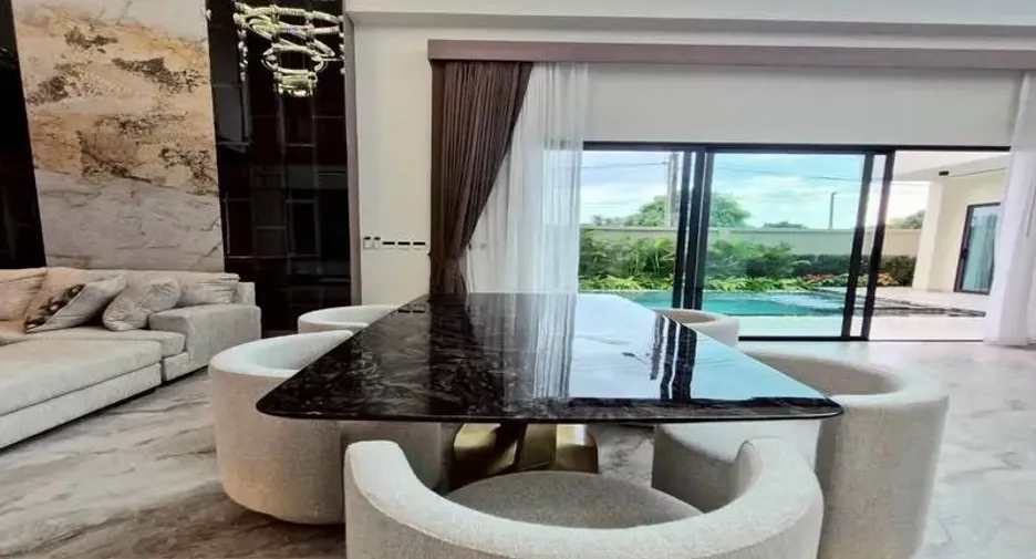 À vendre 4 chambres villa à East Pattaya, Pattaya