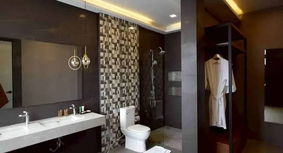 For sale 6 bedrooms villa in East Pattaya, Pattaya
