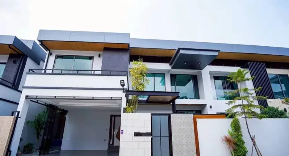 For sale 6 bedrooms villa in East Pattaya, Pattaya