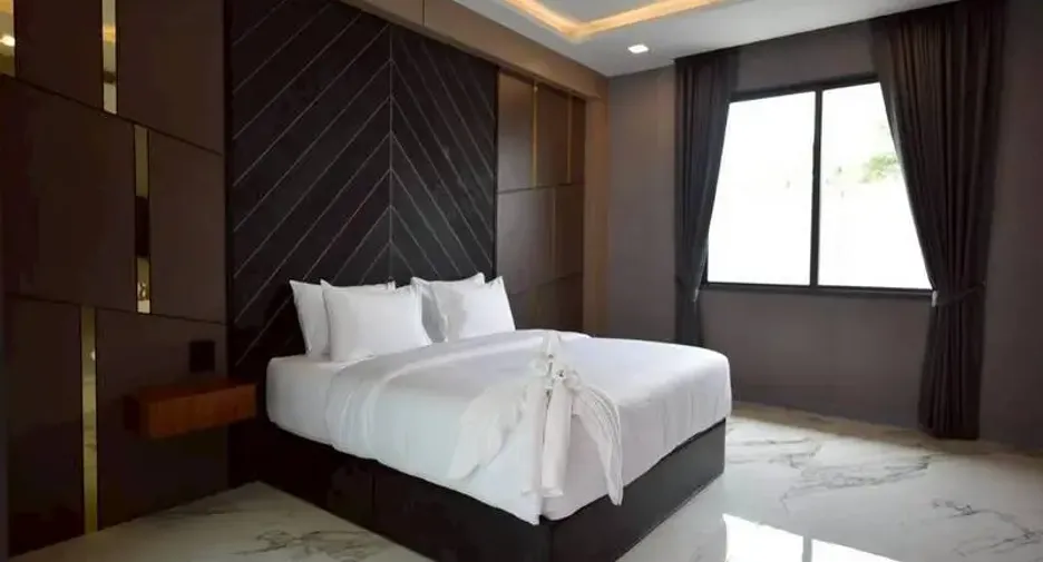 For sale 6 bedrooms villa in East Pattaya, Pattaya