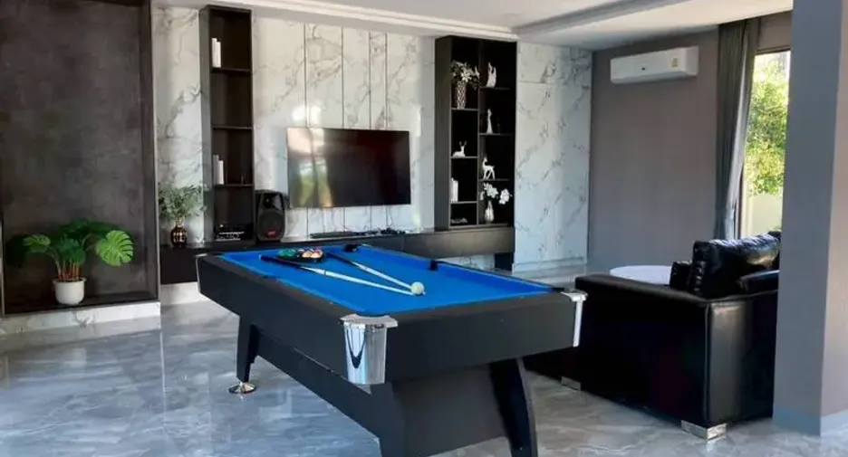For sale 6 bedrooms villa in East Pattaya, Pattaya