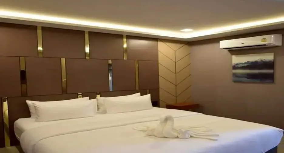 For sale 6 bedrooms villa in East Pattaya, Pattaya