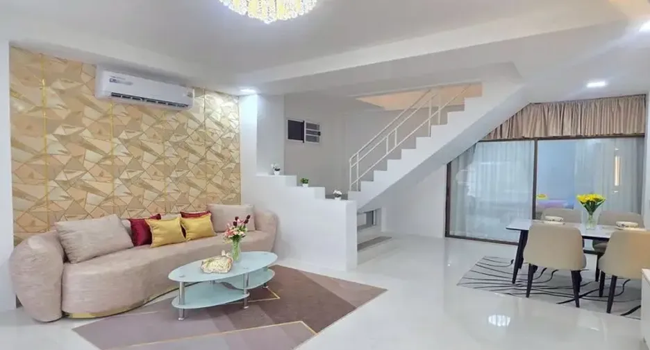 For sale 3 bedrooms townhouse in East Pattaya, Pattaya