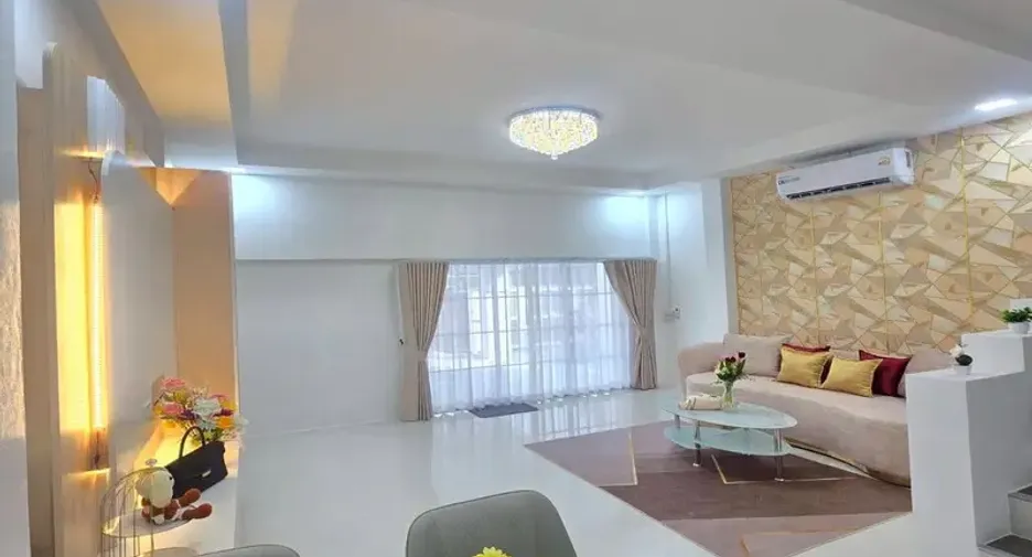 For sale 3 bedrooms townhouse in East Pattaya, Pattaya