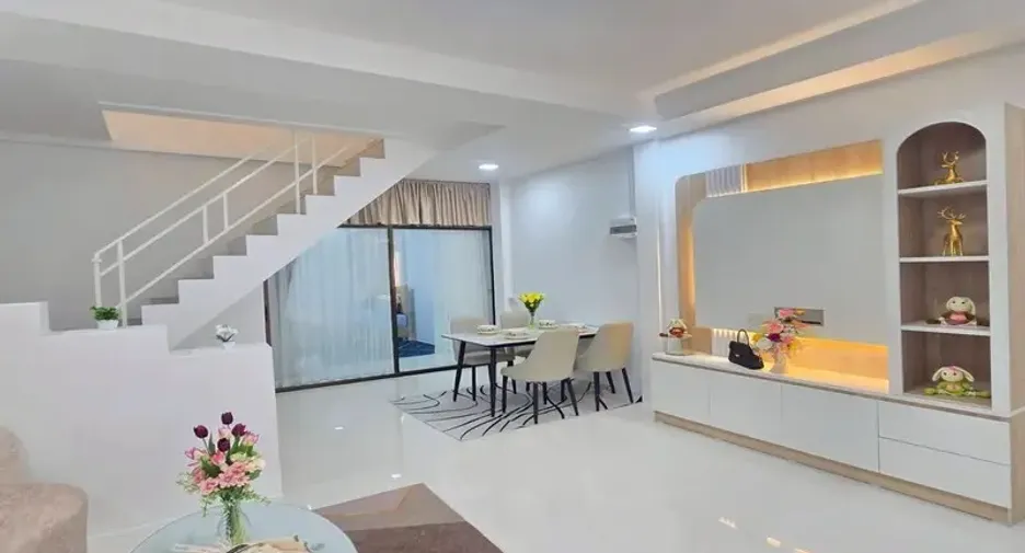 For sale 3 bedrooms townhouse in East Pattaya, Pattaya