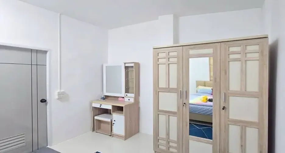 For sale 3 bedrooms townhouse in East Pattaya, Pattaya