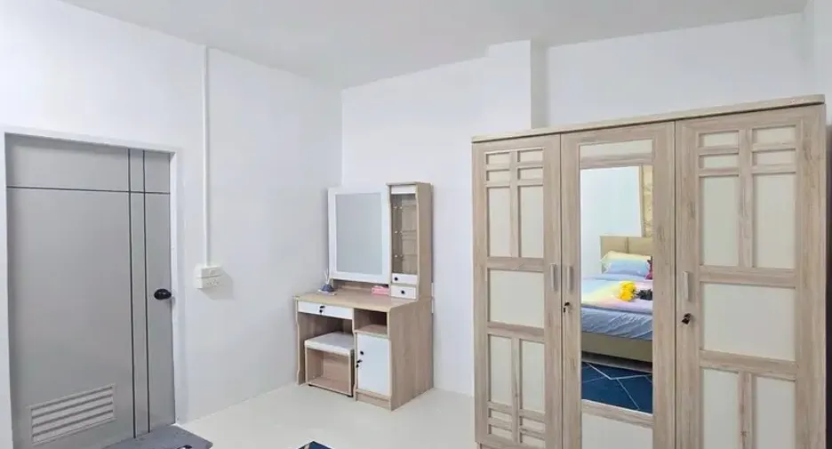 For sale 3 bedrooms townhouse in East Pattaya, Pattaya