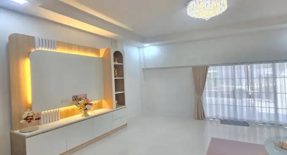 For sale 3 bedrooms townhouse in East Pattaya, Pattaya
