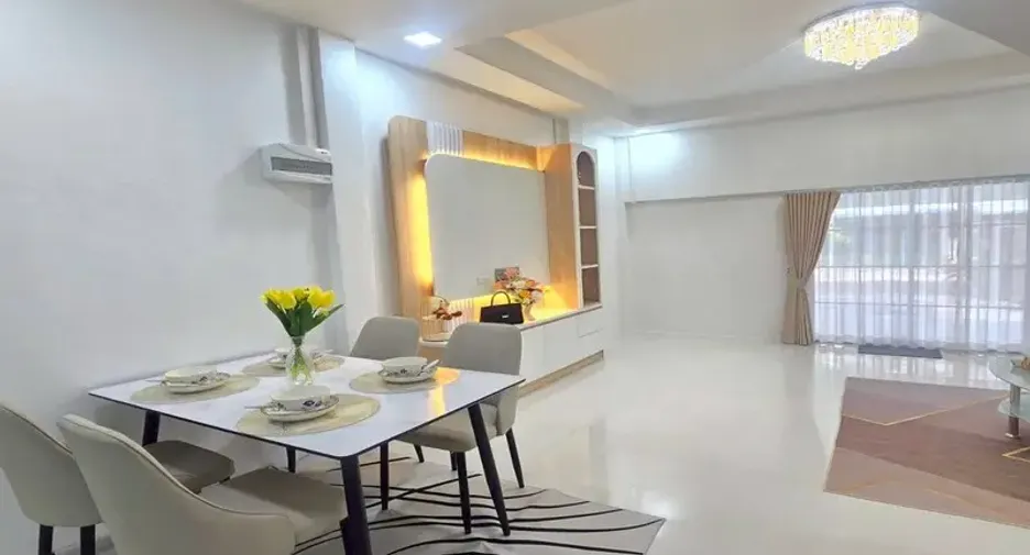 For sale 3 bedrooms townhouse in East Pattaya, Pattaya