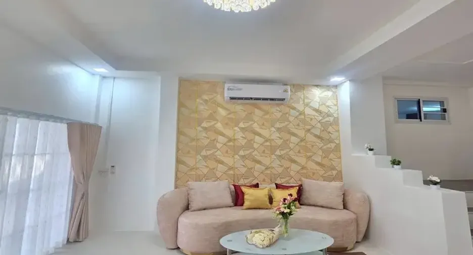 For sale 3 bedrooms townhouse in East Pattaya, Pattaya