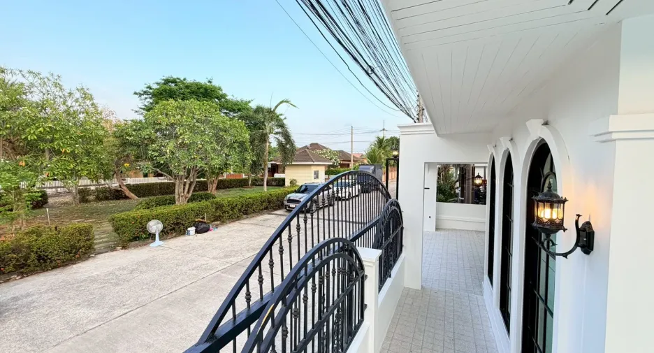 For sale 3 bedrooms house in East Pattaya, Pattaya