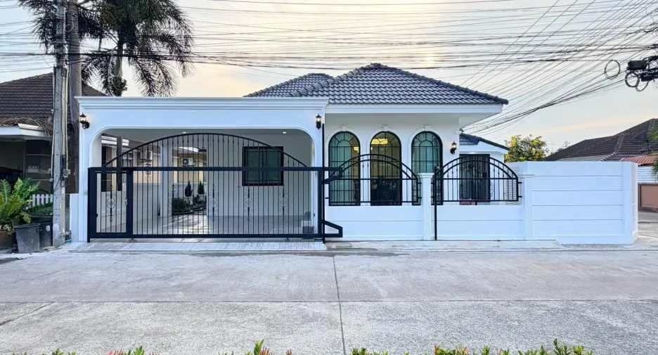 For sale 3 bedrooms house in East Pattaya, Pattaya