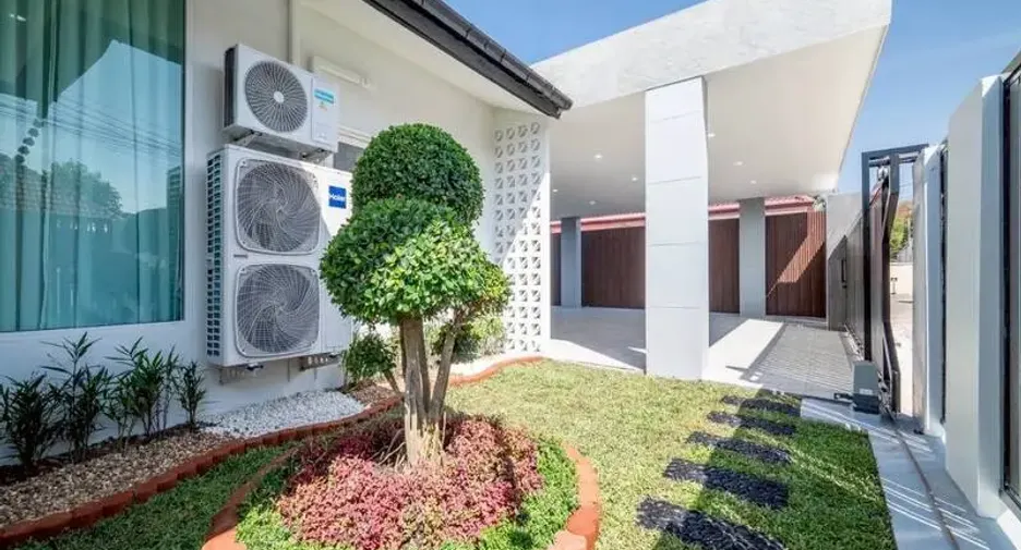 For sale 4 bedrooms villa in East Pattaya, Pattaya
