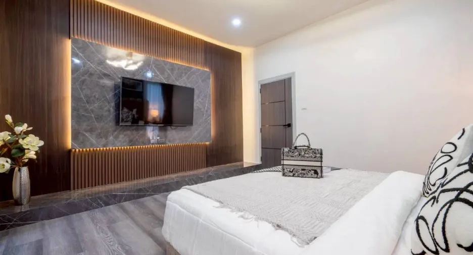 For sale 4 bedrooms villa in East Pattaya, Pattaya