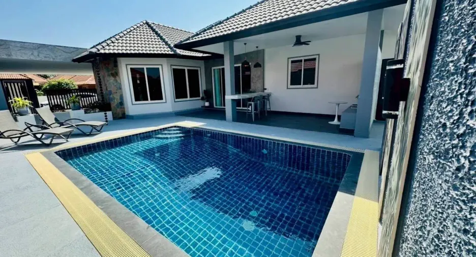 For sale 4 bedrooms villa in East Pattaya, Pattaya