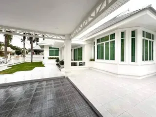 Haus zur Miete mit 3 Zimmer in Bang Lamung, Chonburi