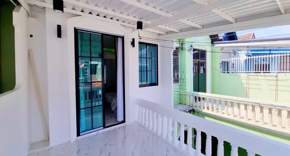 For sale 3 bedrooms townhouse in East Pattaya, Pattaya