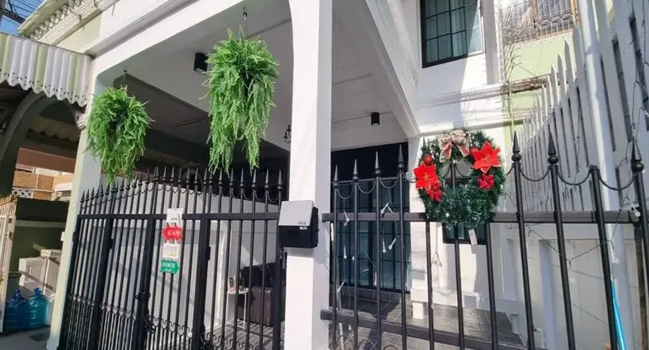 For sale 3 bedrooms townhouse in East Pattaya, Pattaya