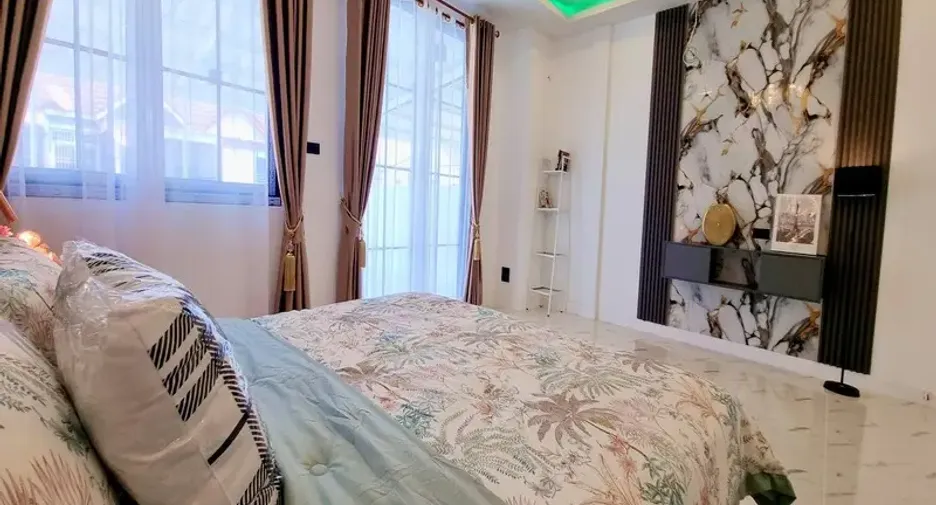 For sale 3 bedrooms townhouse in East Pattaya, Pattaya