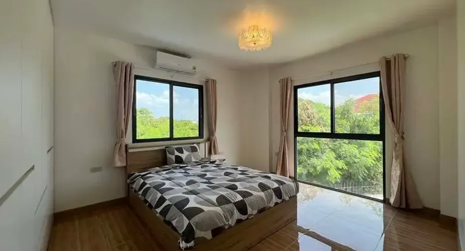 For sale 4 bedrooms house in Jomtien, Pattaya