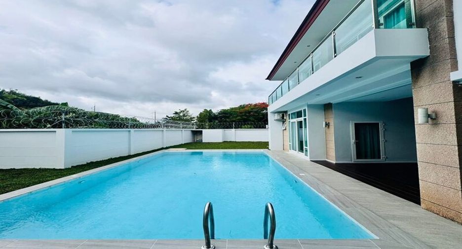 For sale 5 bedrooms villa in North Pattaya, Pattaya