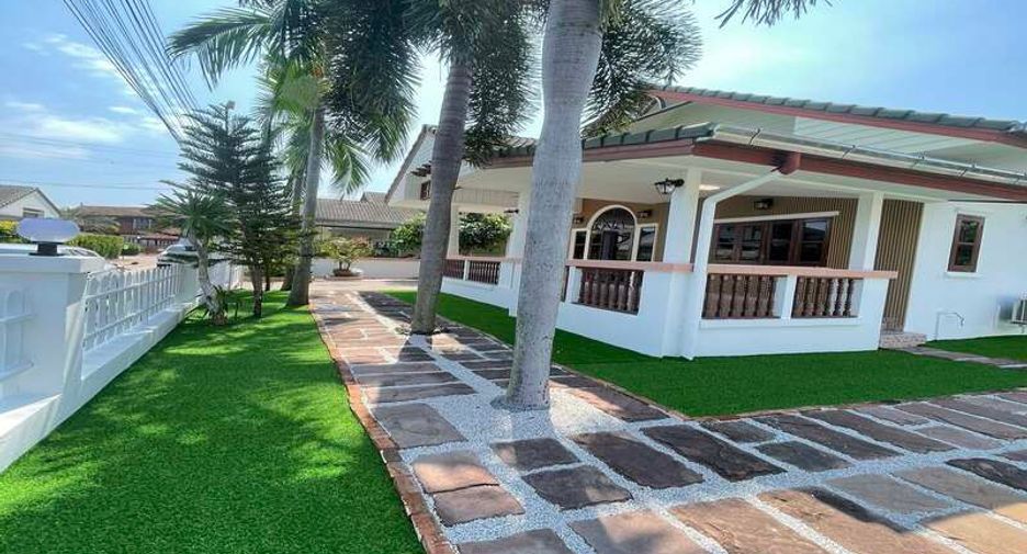 For sale 3 bedrooms villa in Huay Yai, Pattaya