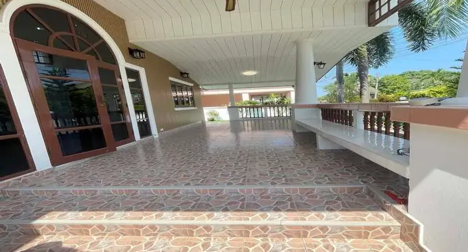 For sale 3 bedrooms villa in Huay Yai, Pattaya