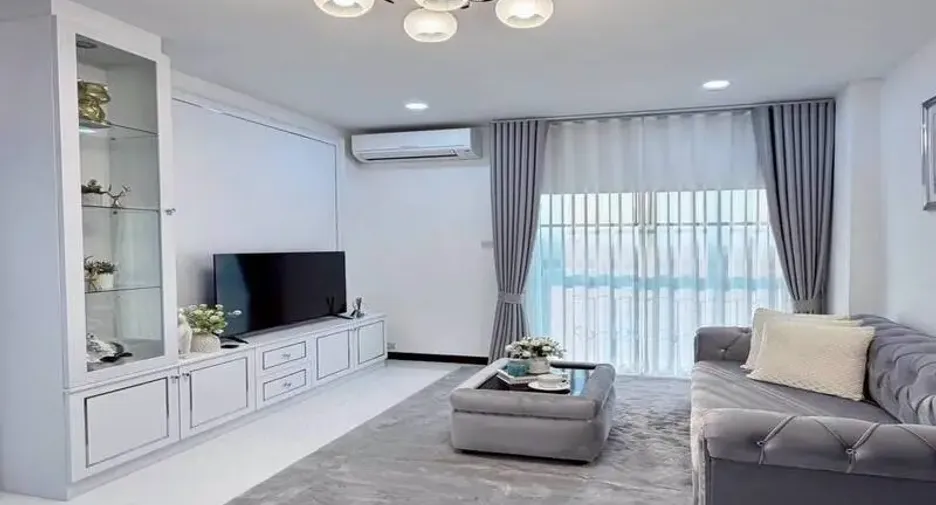 For sale 1 bed condo in East Pattaya, Pattaya