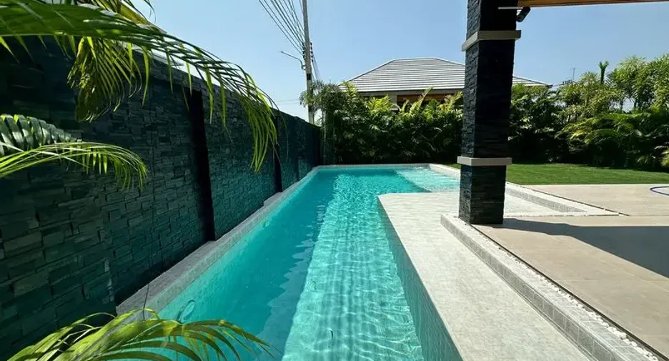 For sale 4 bedrooms villa in East Pattaya, Pattaya
