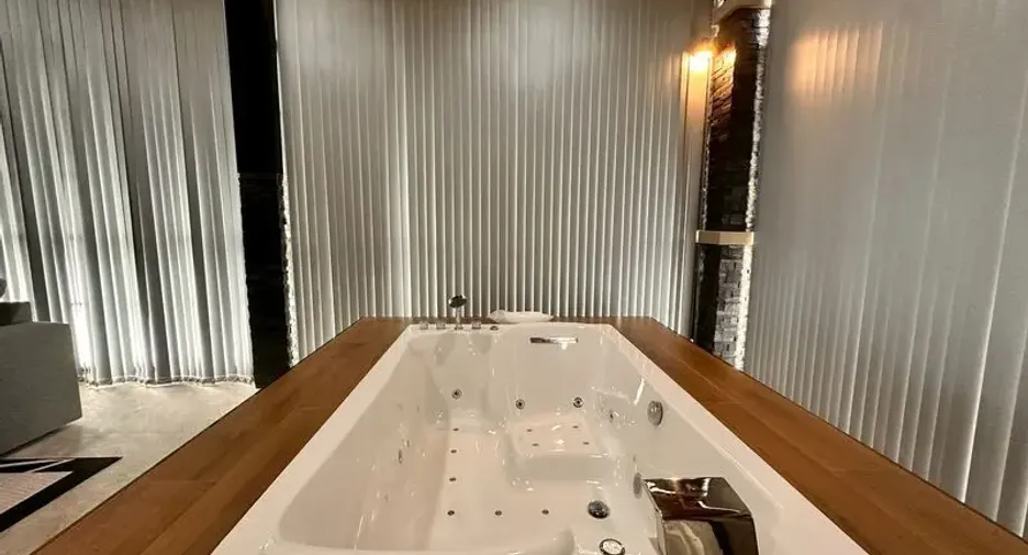 For sale 4 bedrooms villa in East Pattaya, Pattaya