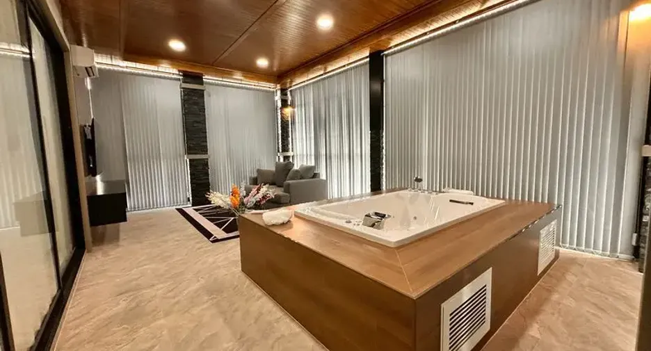 For sale 4 bedrooms villa in East Pattaya, Pattaya