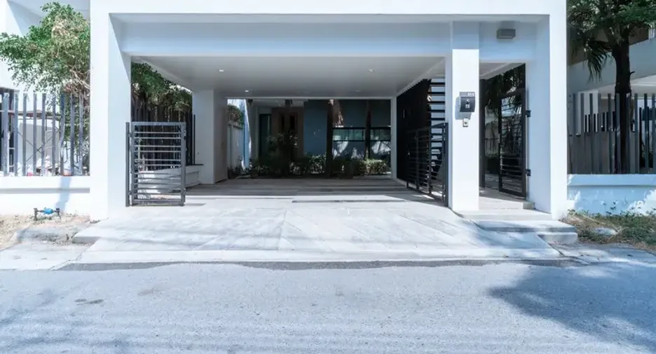 出售 3 卧室 独立屋 在 Sattahip, Chon Buri