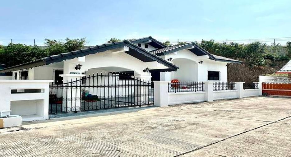 For sale 2 bedrooms house in East Pattaya, Pattaya