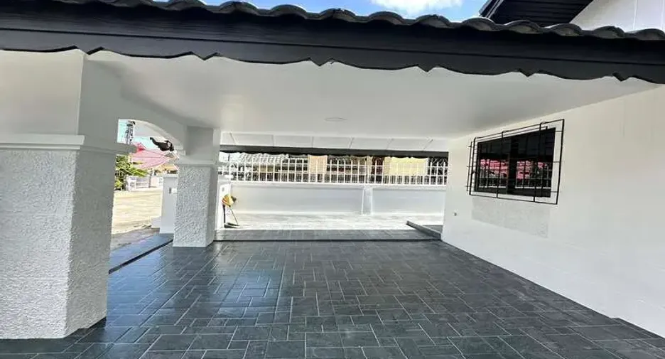 For sale 2 bedrooms house in East Pattaya, Pattaya
