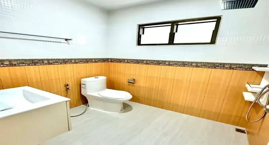 For sale 2 bedrooms house in East Pattaya, Pattaya