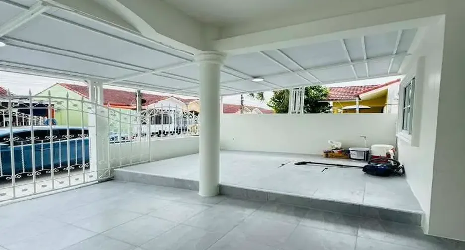 For sale 2 bedrooms townhouse in East Pattaya, Pattaya