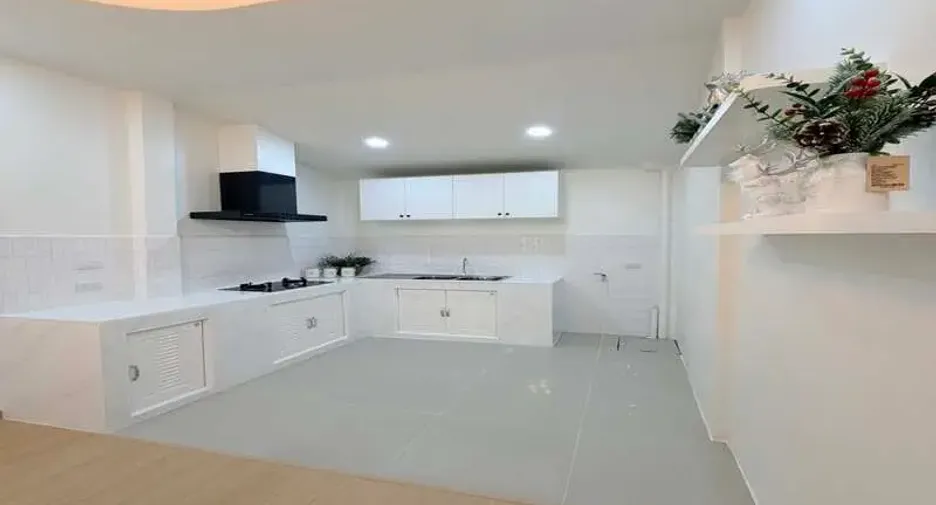 For sale 2 bedrooms townhouse in East Pattaya, Pattaya