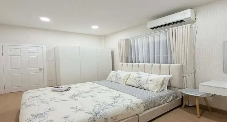 For sale 2 bedrooms townhouse in East Pattaya, Pattaya