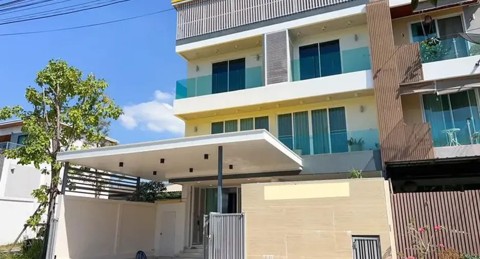 For sale 5 bedrooms townhouse in South Pattaya, Pattaya